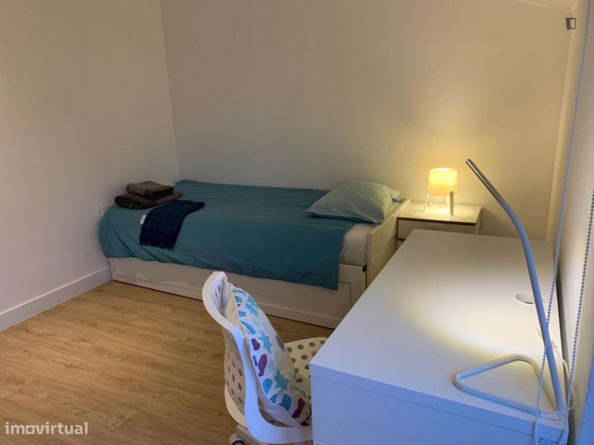 Quarto - localizado em Setubal - Grande imagem: 5/6