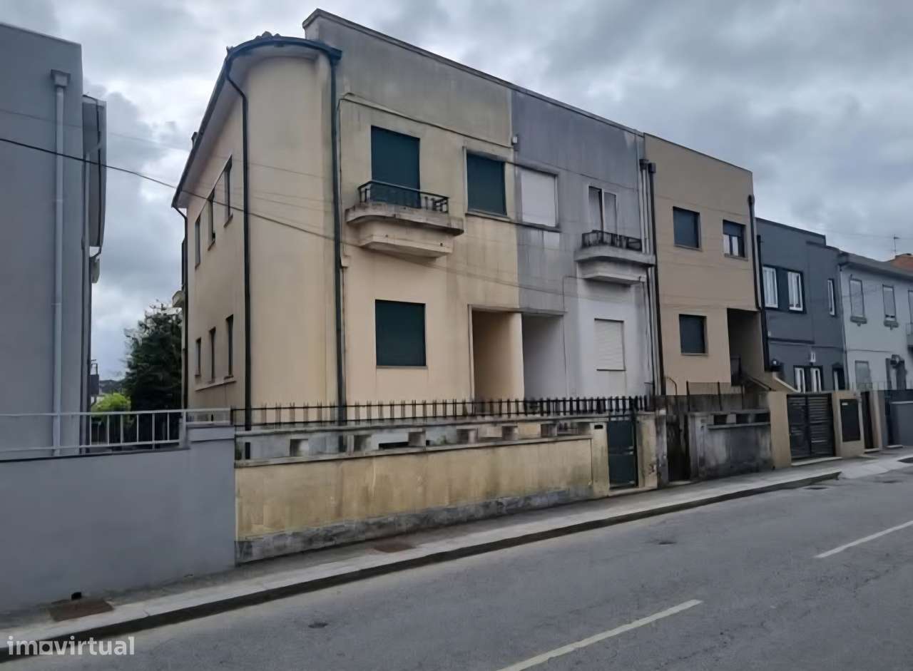 Moradia T3 - C/ Jardim - Rua de Moalde, S. M. Infesta-0