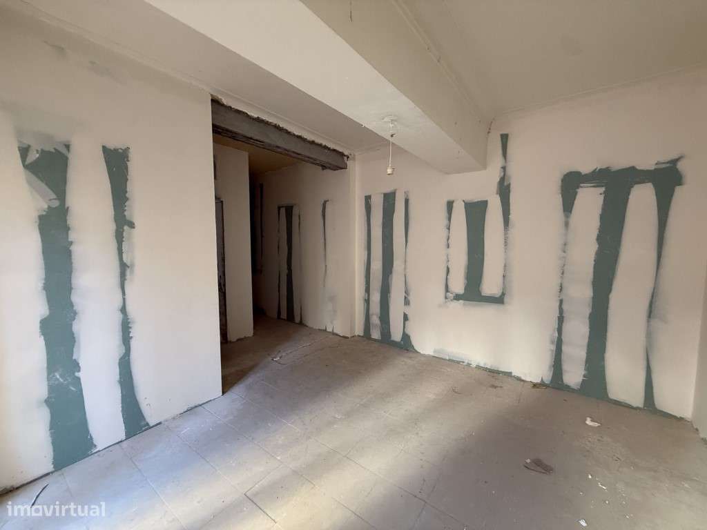 Apartamento para recuperar junto ás Amoreiras-10