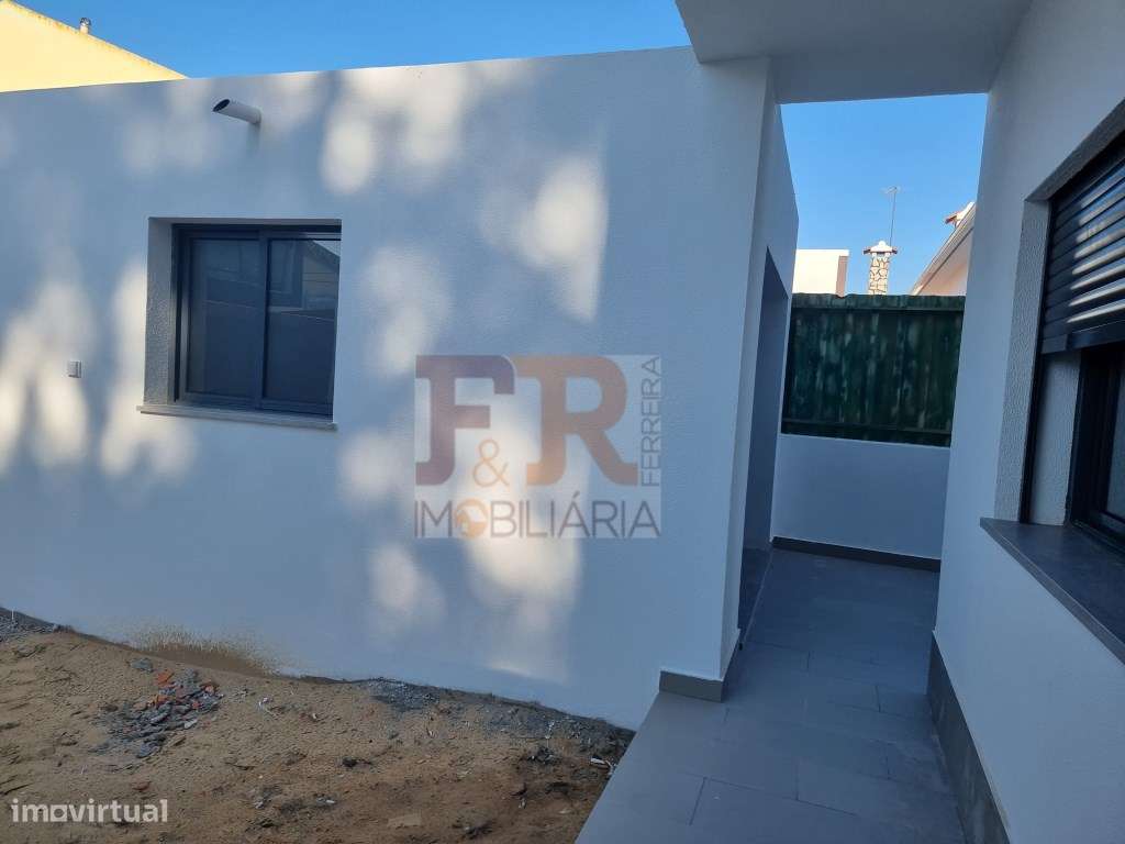 Moradia Geminada T3 com garagem e Terraço Quinta do Conde Sesimbra-15