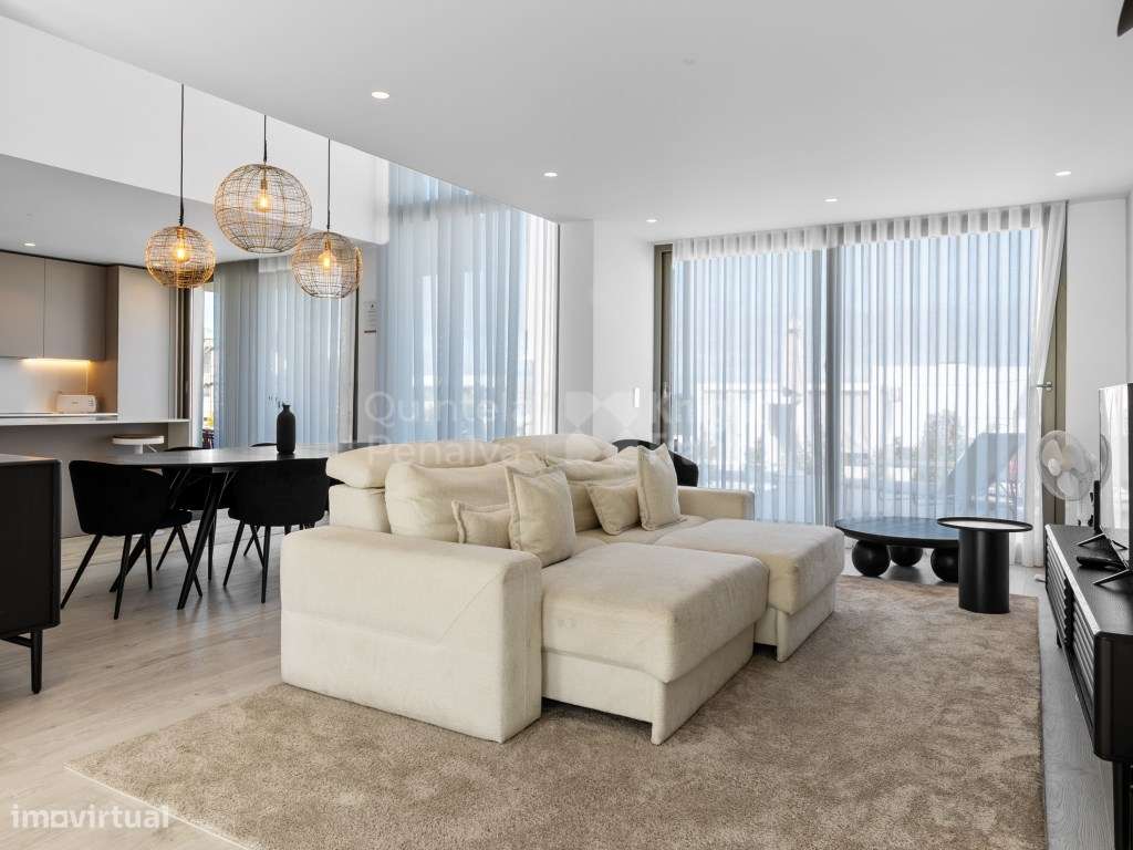 Moradia T4 com jardim, piscina e vista mar em Fontanelas, Sintra - Grande imagem: 4/25