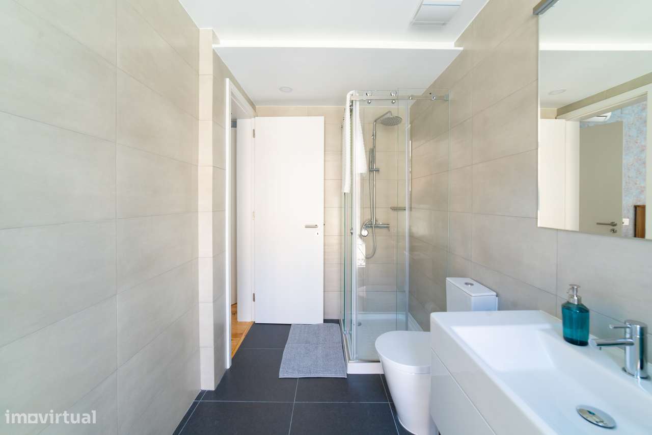 Apartamento T2 à venda no Largo Conde-Barão-31