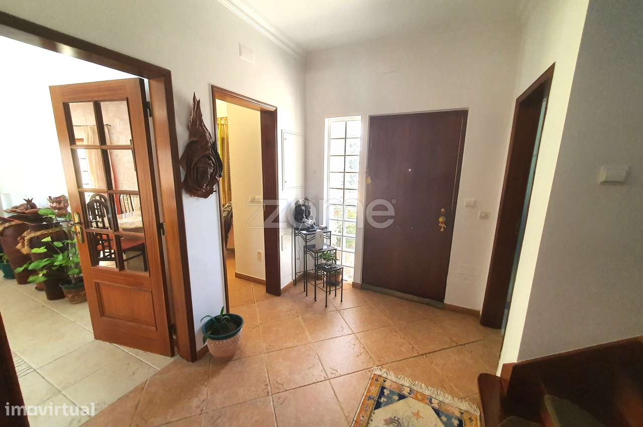 Moradia Isolada com piscina e bastante soalheira-3