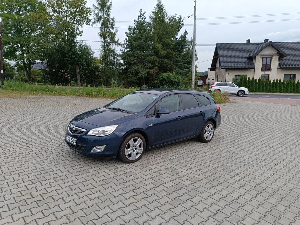 Opel Astra J 1.4 Turbo Innovation 2011