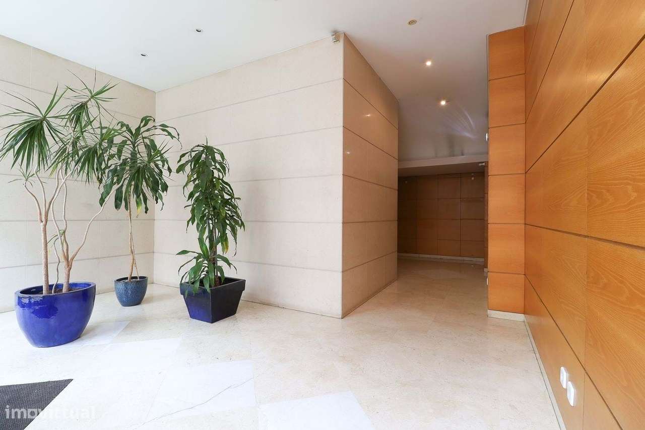 Apartamento T2 com garagem no coração de Campo de Ourique, Lisboa-34