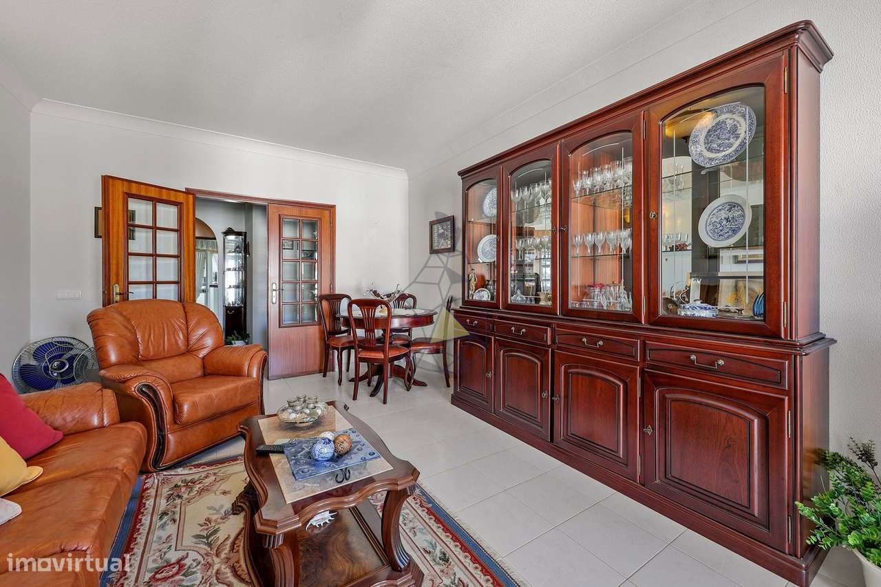 Apartamento espaçoso com 2 quartos excelente localização em Lagos - Grande imagem: 4/50