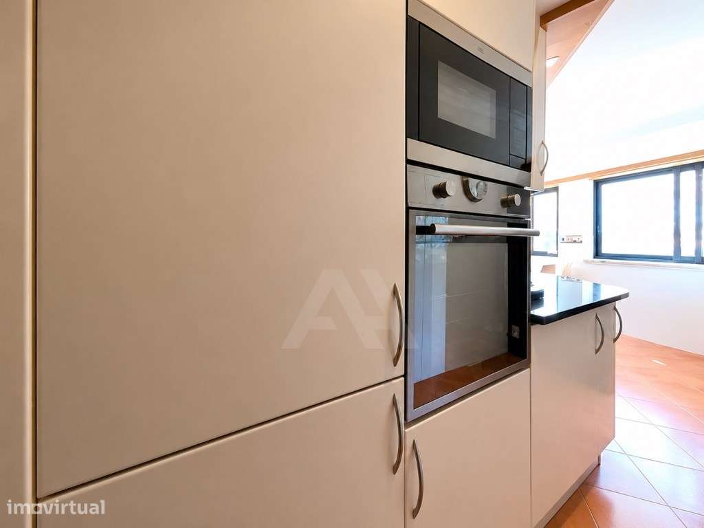 Apartamento T4 com Garagem box, na Amadora-5