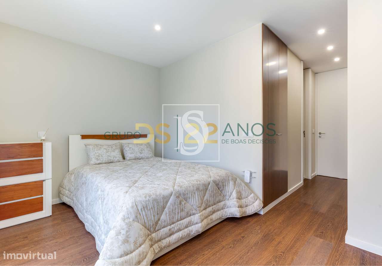 Moradia de construção moderna, situada na 3. ª linha de praia na Póvoa-21