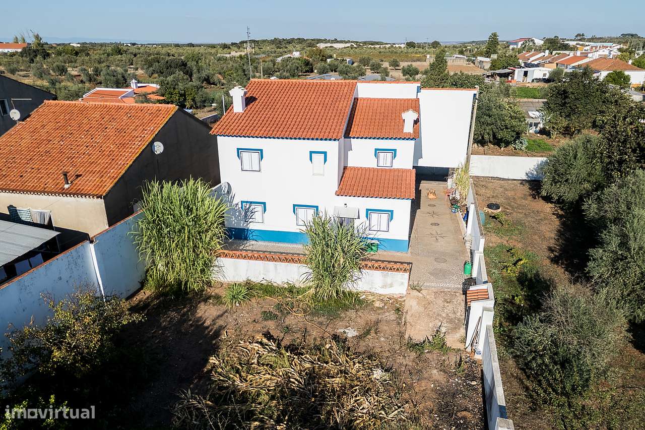 Moradia Isolada T4+2 com 245 m2 em Lote com 961 m2 na Aldeia de Nora,-45