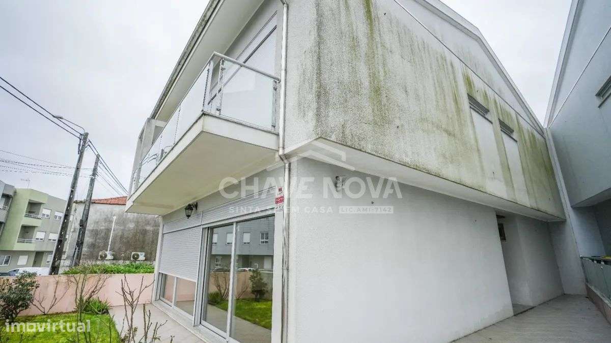 Moradia Geminada V4, situada em Pedroso,Carvalhos Vila Nova de Gaia.-31