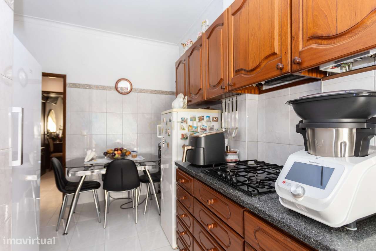 Apartamento T3 em zona central da Amora, Seixal - Grande imagem: 2/26