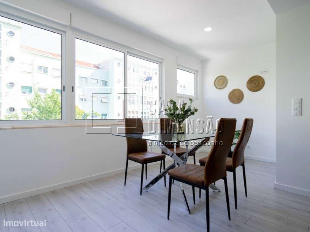 Apartamento T3 em Benfica, com Varandas, Totalmente Mobilado e Pron...-12