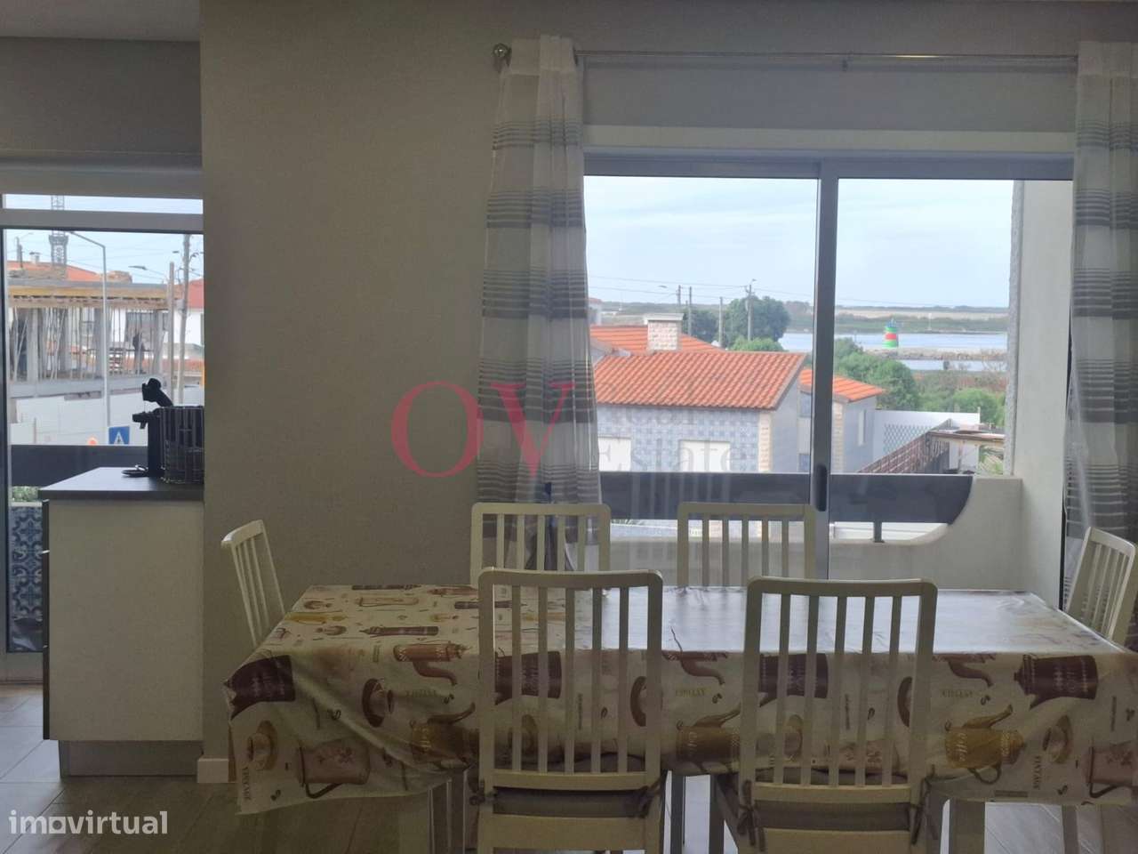 Apartamento T2 na Praia da Barra com 4 varandas e vista de Ria, para v-3