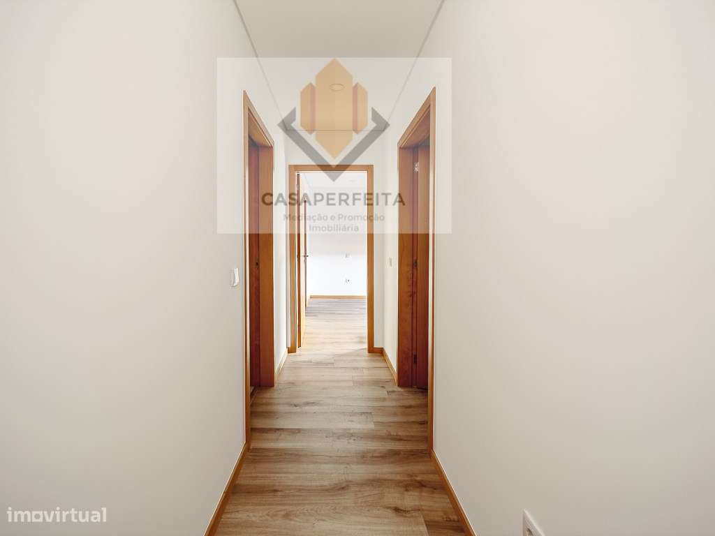 Apartamento T2 Novo com Varanda e Lugar de Garagem - Pedroso-13