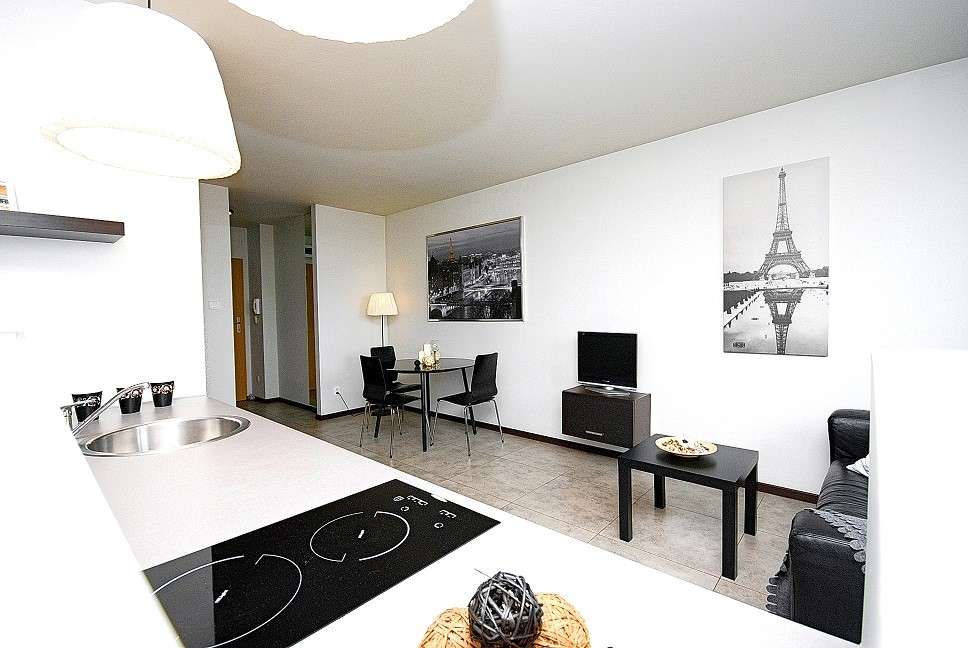 Blok z 2008r blisko Uniwersytetu WSB ochrona monitoring-1