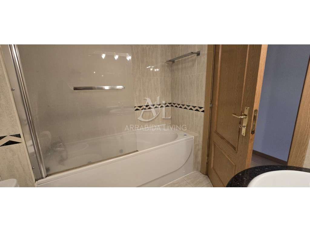 Apartamento T3 com otimas áreas a 5 minutos da Avenida Luisa Todi-24