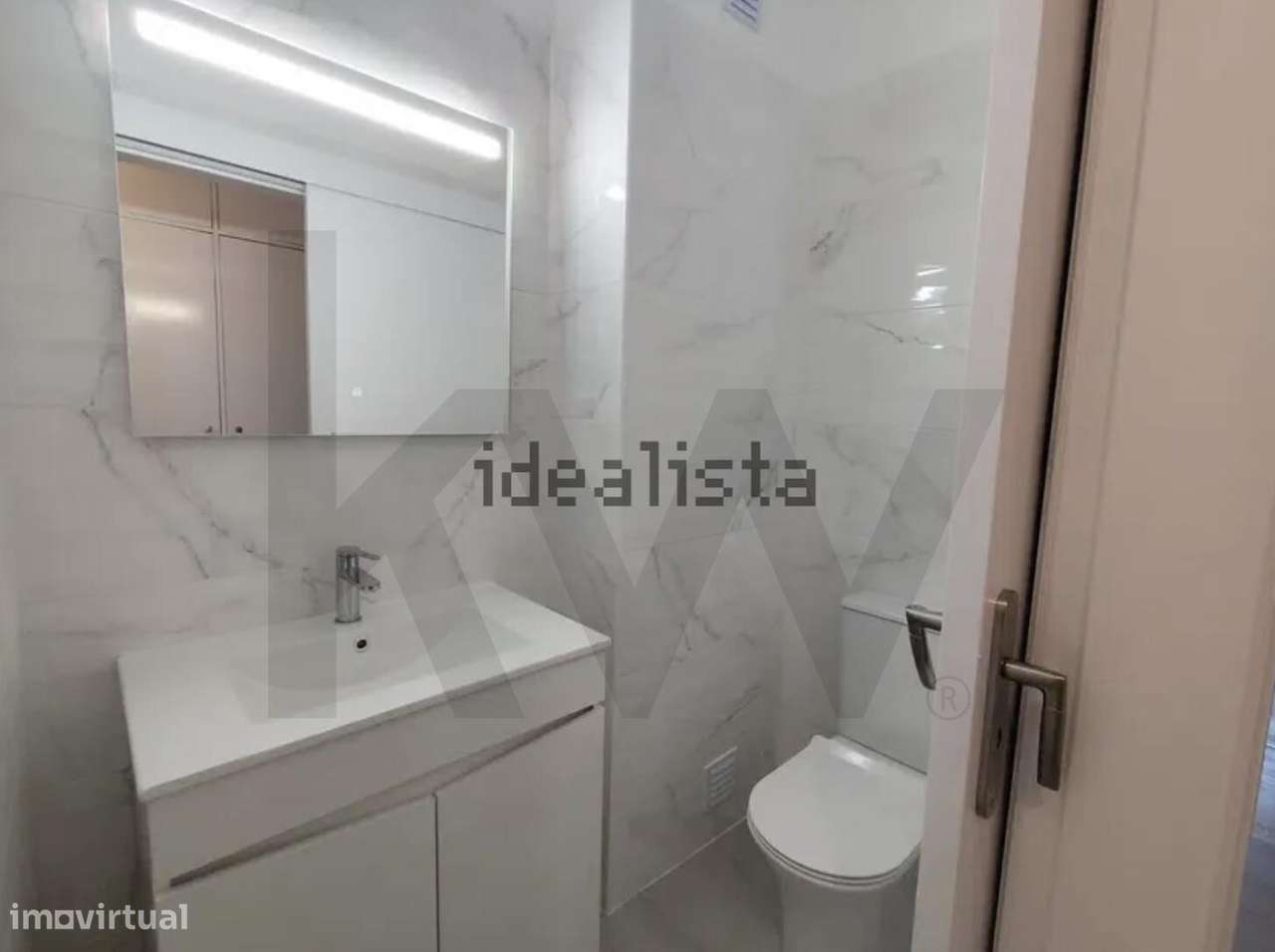 Apartamento T3 à venda no centro do Laranjeiro-12
