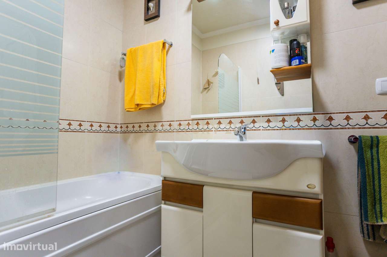 Apartamento T2 na Ribeirada com Garagem e Arrecadação-21