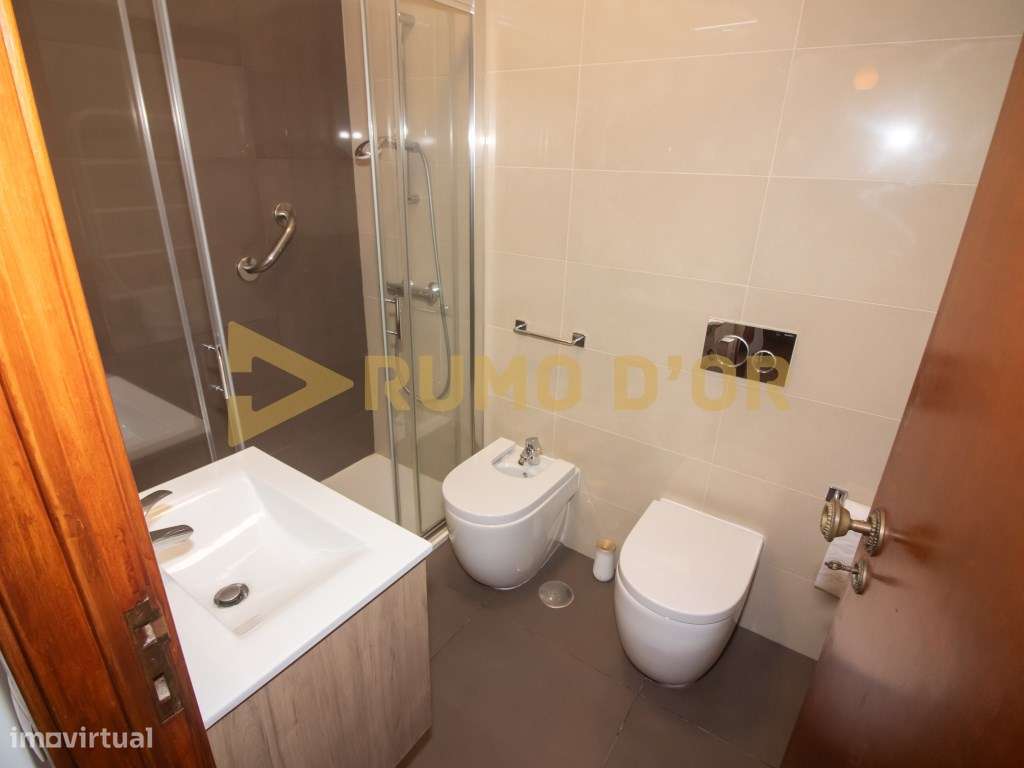 Apartamento T3 com Estacionamento Interno - Vila Franca de Xira-17