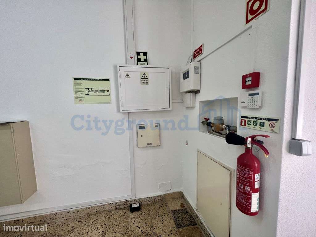 Loja com terraço junto à Alameda - Grande imagem: 3/25