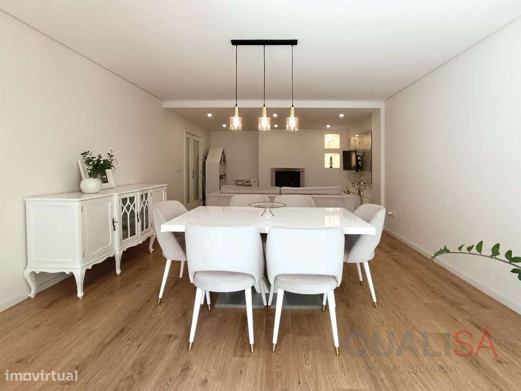 Apartamento T3 de gaveto com varandas, garagem fechada e excelentes...-9