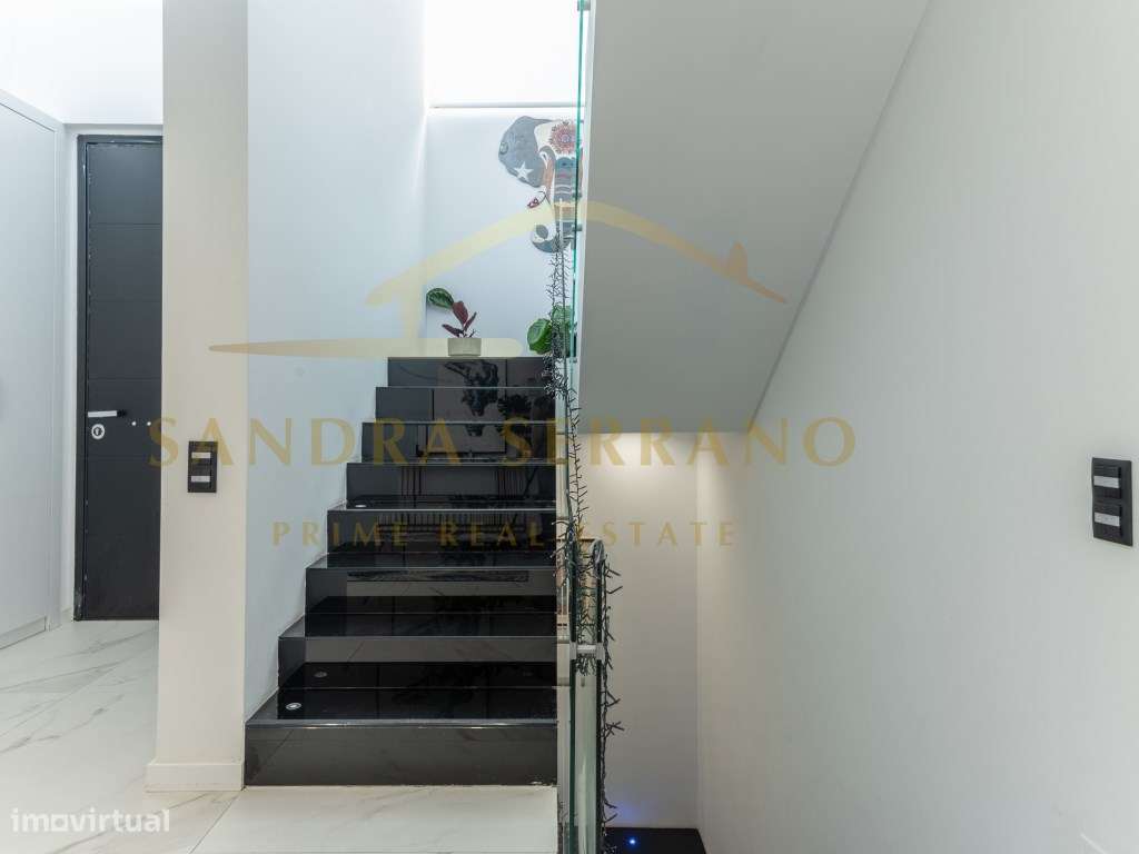 Moradia de arquitetura contemporânea com 5 Suítes-46