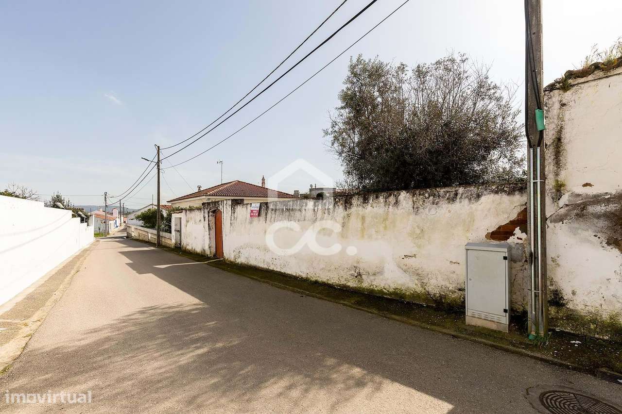 Moradia térrea c/ 311 m² de construção em lote de 1124 m² | Vila de Fr-44