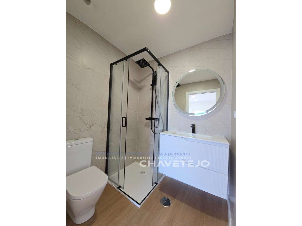 Moradia T4 Moderna c/ Garagem, estilo e Conforto a um Passo de Tomar-38