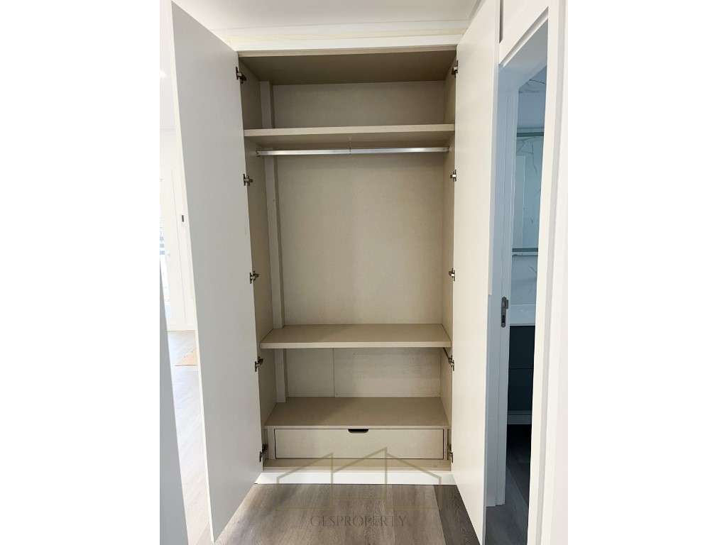 Moradia T4 Isolada Sobreda-8