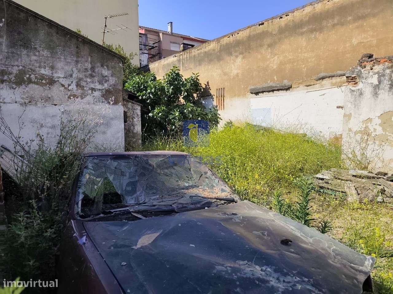 Prédio de 2 andares com terreno-10