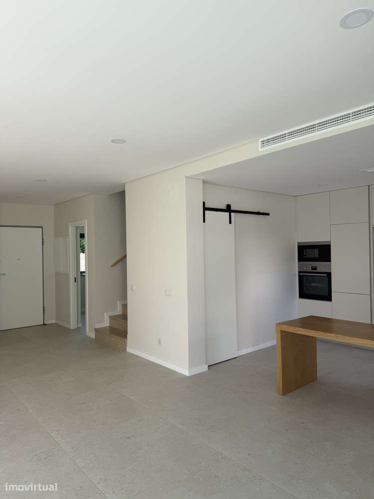 Moradia T4 com piscina, terraço e garagem em Ferreiras-33