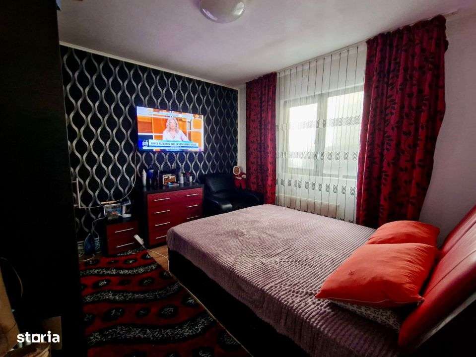 Casa De Vanzare La PRET De APARTAMENT - Imagine principală: 4/10