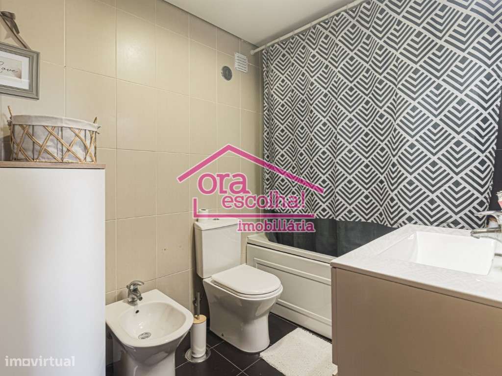 Apartamento T2 recente com 100 m2, Suíte e Parqueamento em Paio Pires!-11