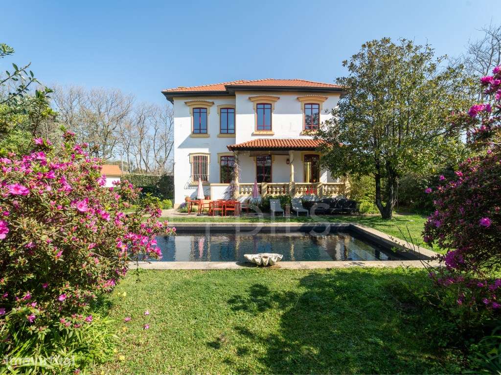 Palacete T5 Com Piscina E Jardim Em Miramar