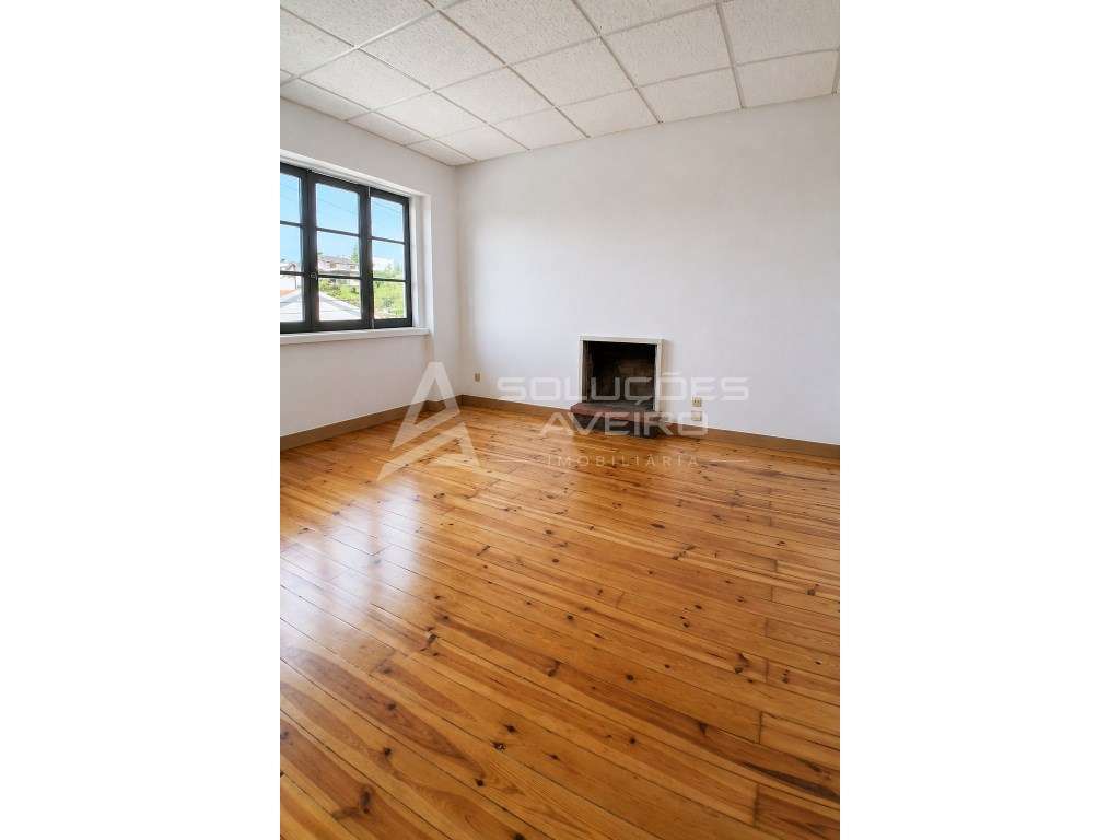 Apartamento T3 Com Terraco E Garagem No Centro De Agueda