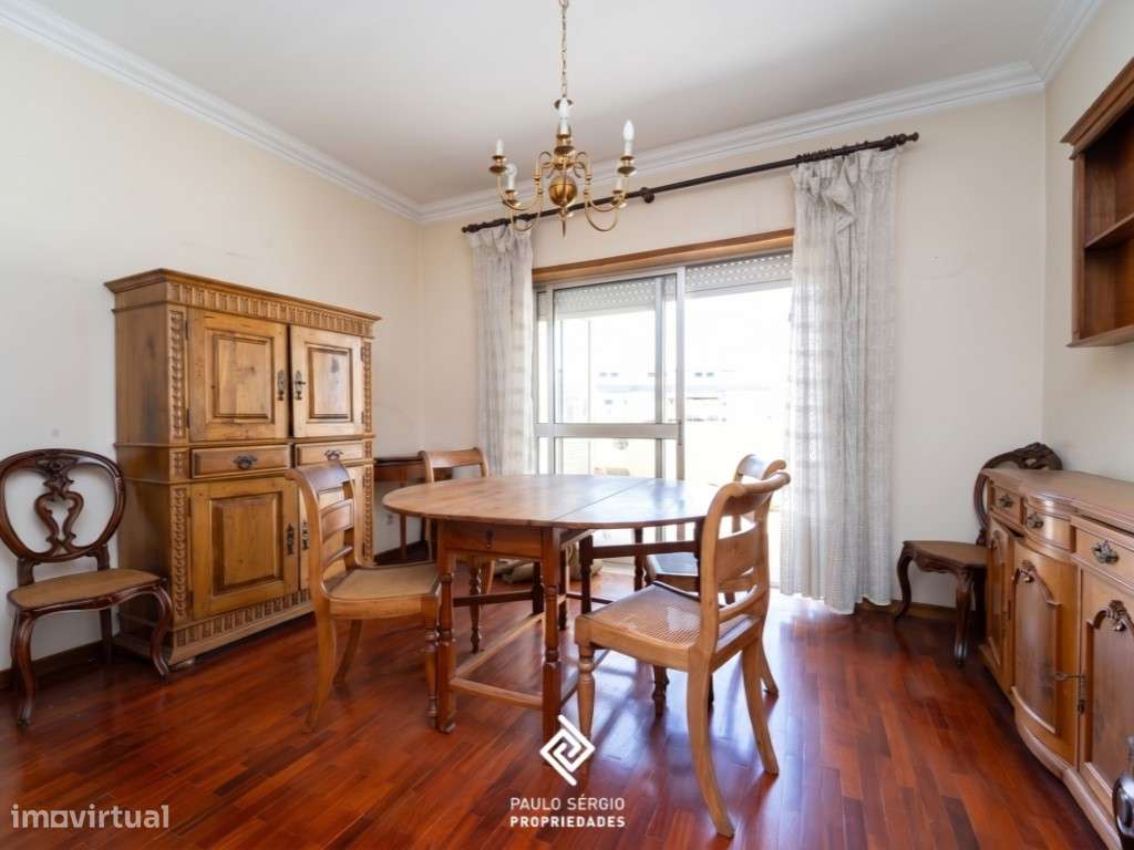 Apartamento T2+1 no Porto-8
