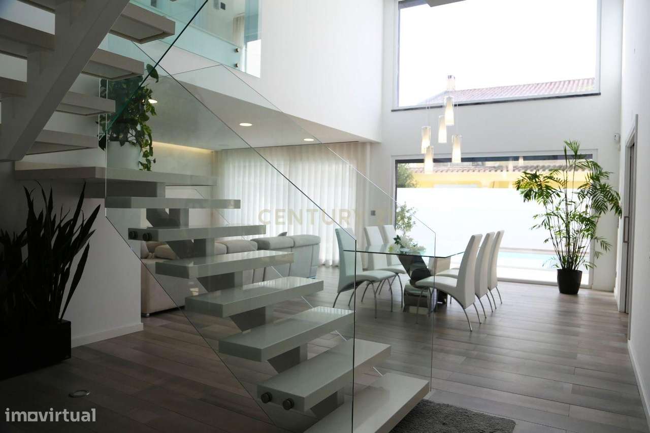 Elegância Moderna - Moradia com Piscina na Aroeira - Grande imagem: 5/30