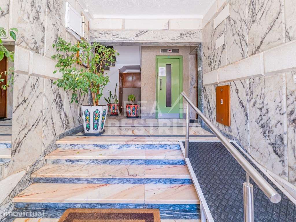 Excelente Apartamento T2 nas Paivas - Ótimo Potencial e Localização...-38