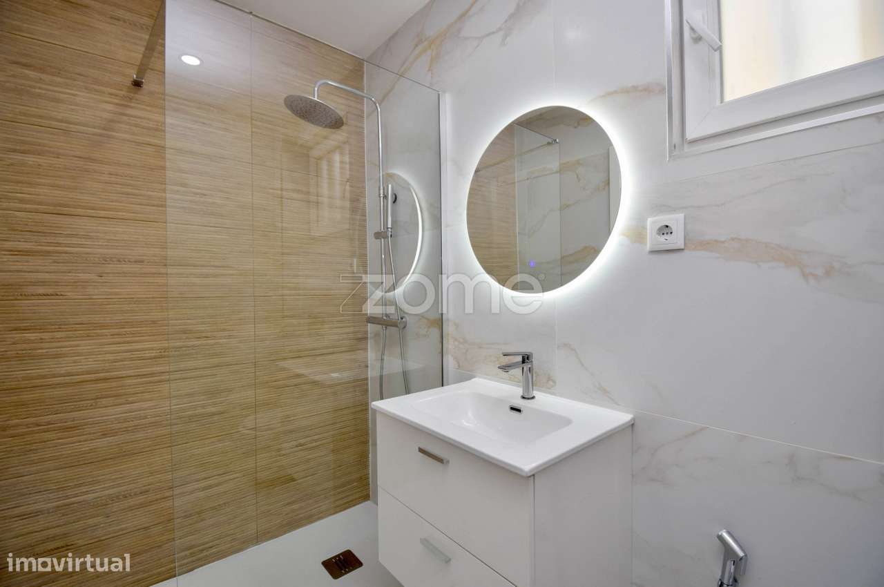 Apartamento T2 Totalmente Renovado em Paio Pires | Seixal-15