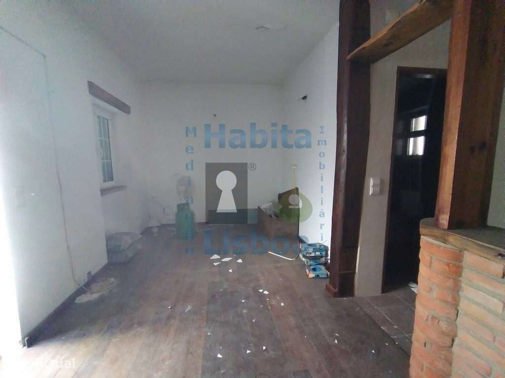 Moradia remodelada com terraço Junto à Baia do Seixal-28