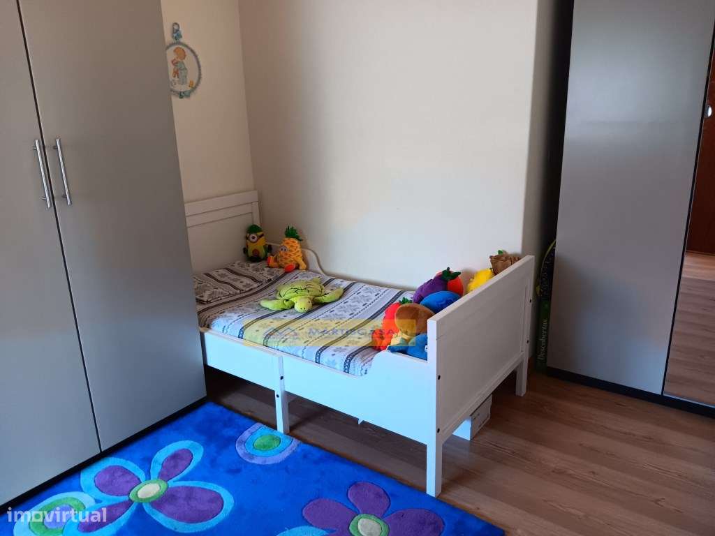 Moradia T4 totalmente remodelada, garagem, sotão e espaço exterior,...-40