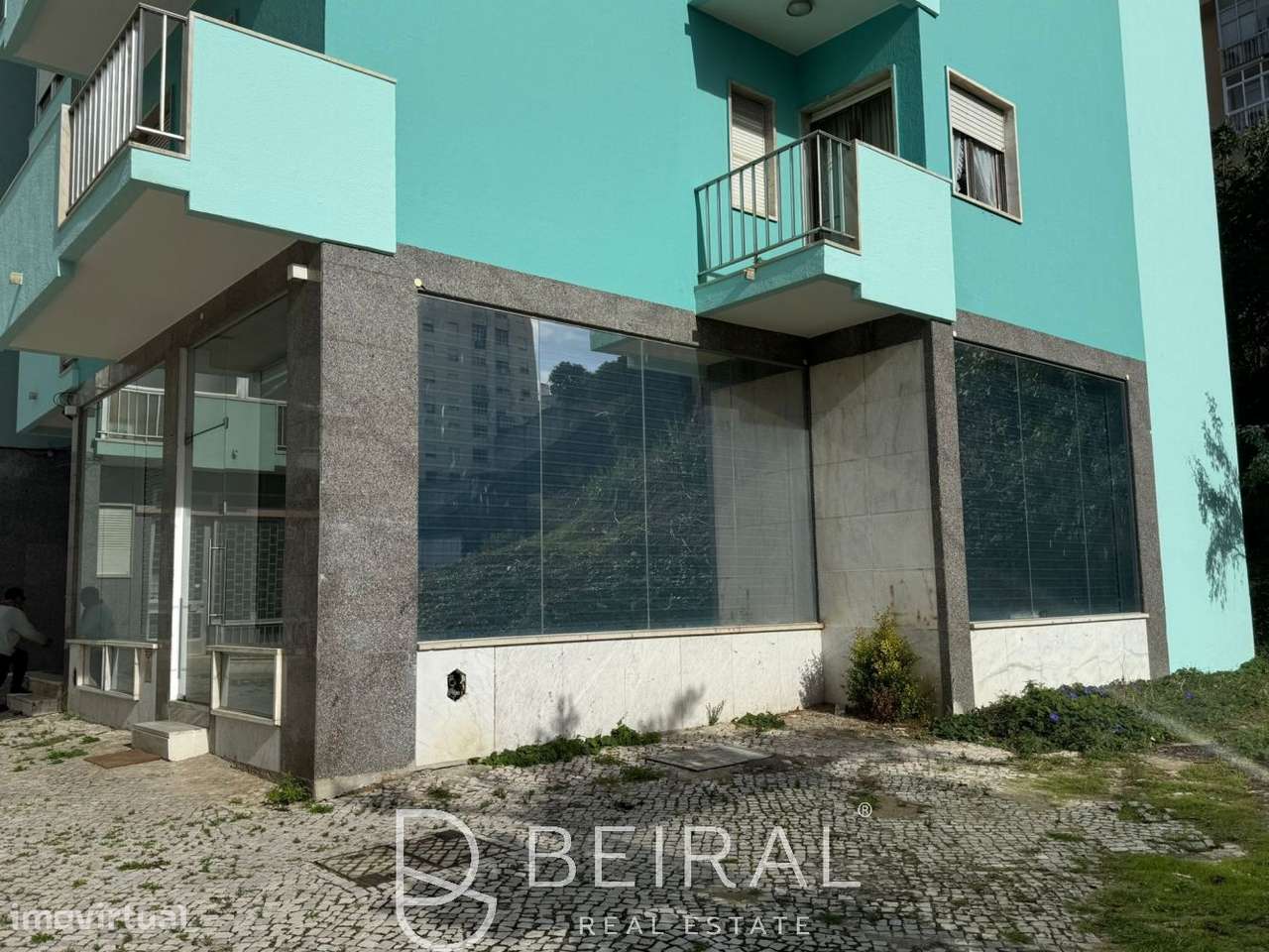 Espaço comercial espaçoso e luminoso no centro de Lisboa-40