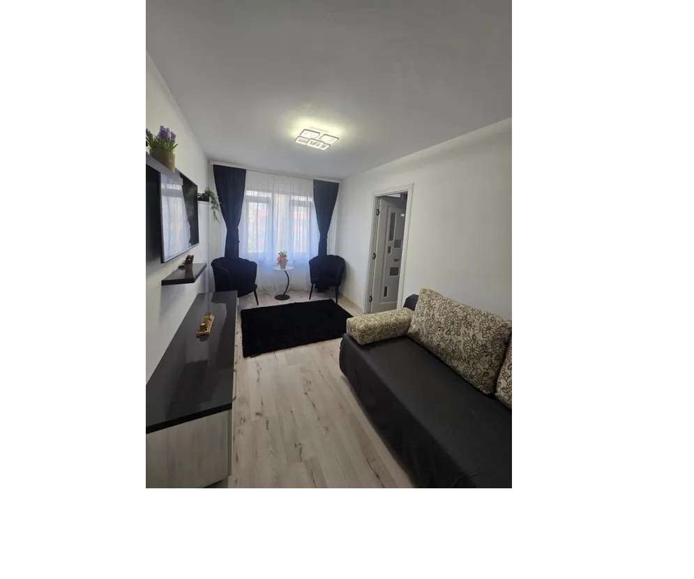 Apartament 3 camere Satul de Vacanta-0