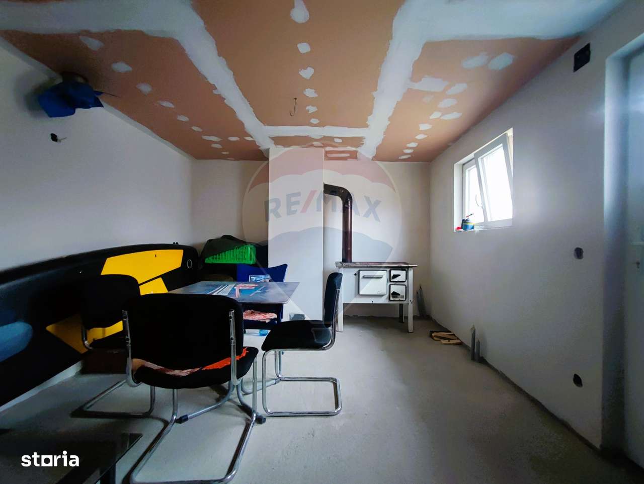 Casă / Vilă cu 3 camere de vânzare în zona Sud-2