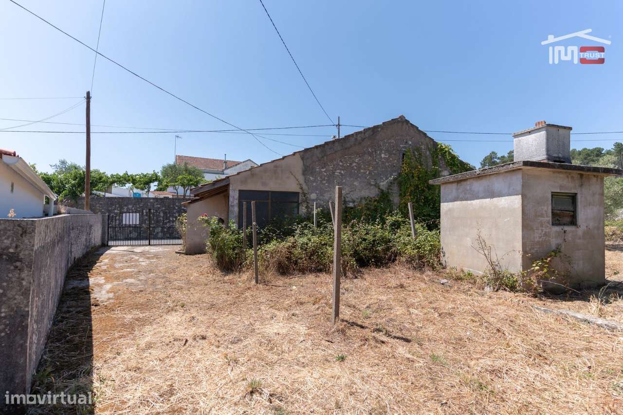 2 Moradias inseridas num terreno todo vedado com 1785 m2, poço, fur... - Grande imagem: 4/38