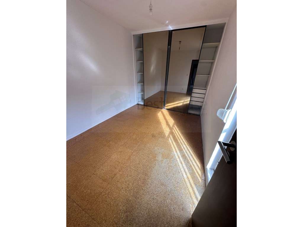 T2 Massamá Coopalme com arrecadação - Grande imagem: 4/10