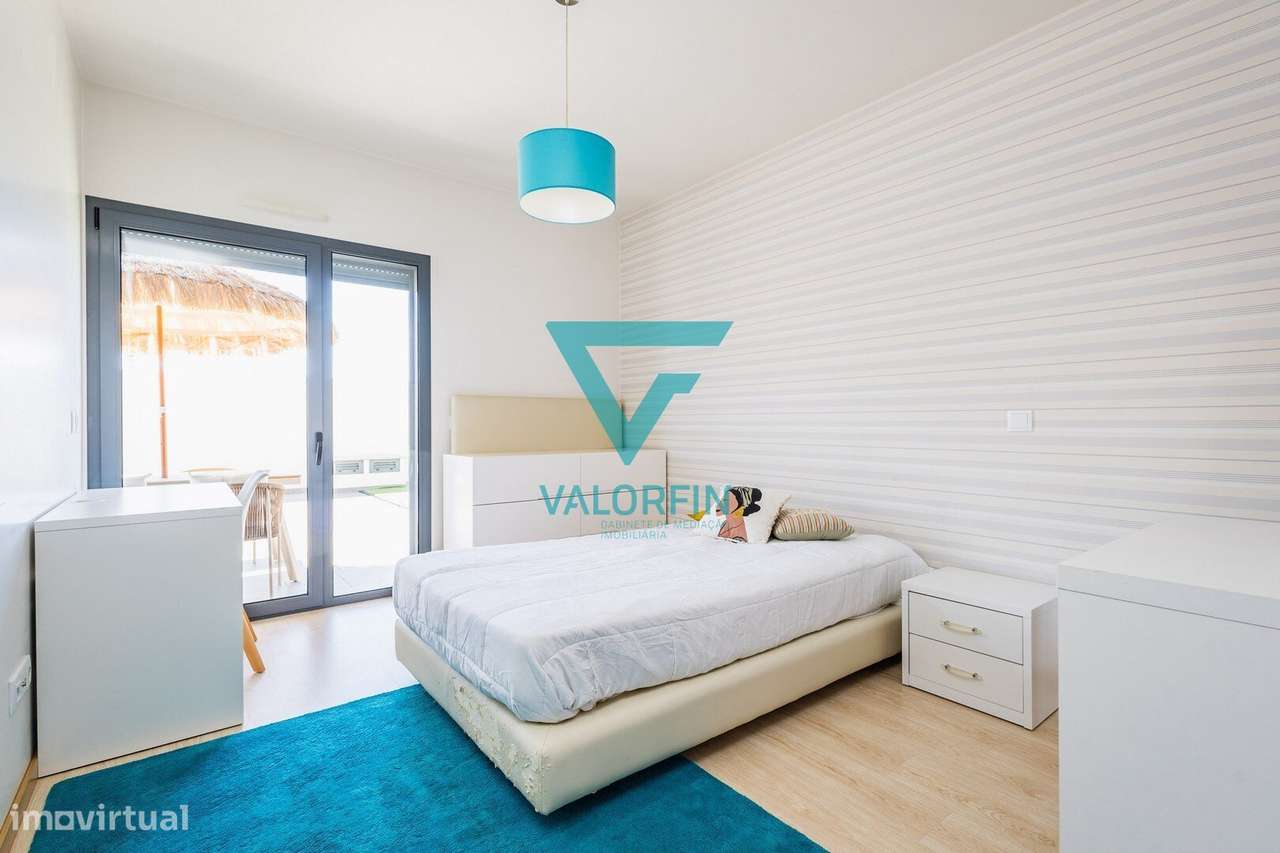 Apartamento T2 c/ Terraço de 95m2 + Garagem / Marinha Grande-18