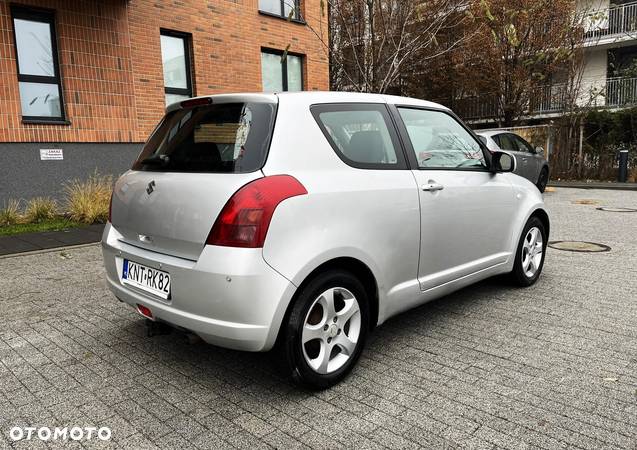 Suzuki Swift 1.3 A-M-T Comfort - 4