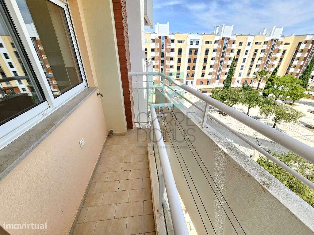 Espaçoso apartamento T3, com parqueamento, junto centro de Loulé, A...-12