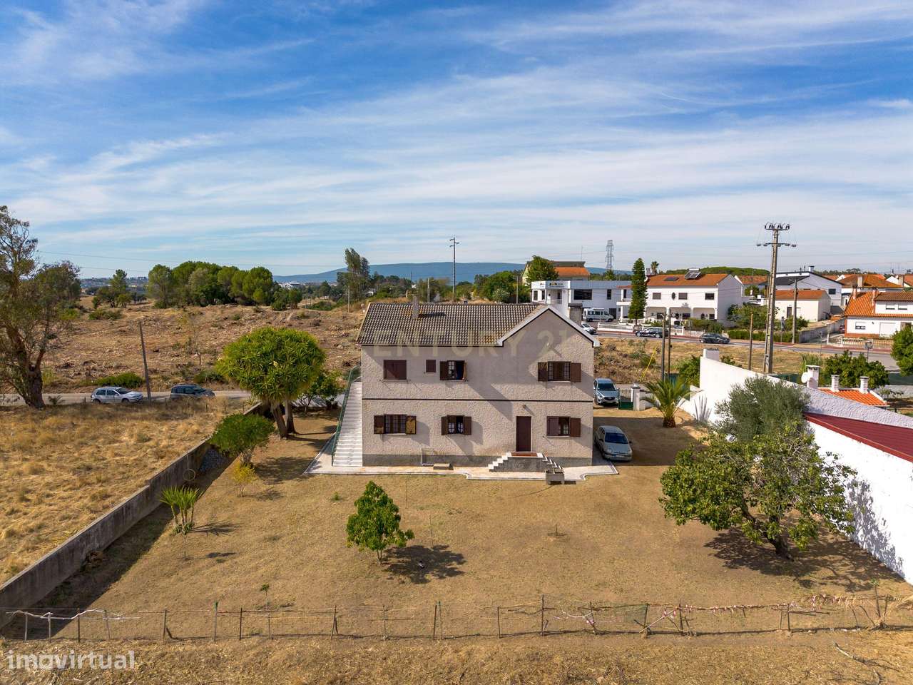 Moradia T4 com Potencial para 2 Frações  Terreno de 8.480 m²  Torres N-6